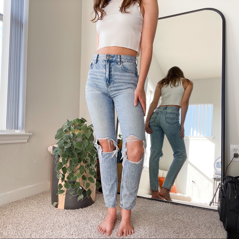 American Eagle Ripped Mom Jean - Light Wash
